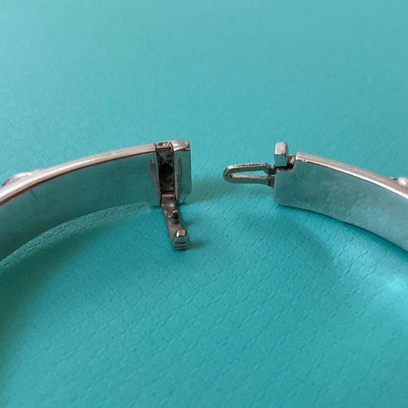 TIFFANY & CO. Vintage Nature Rose Silver (925) Hinged Bangle Bracelet - Picture 8 of 16